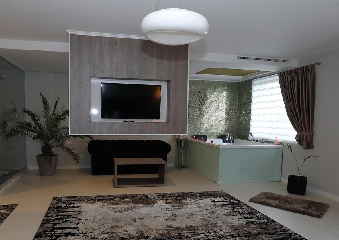 Hotel Meliss Events Krajowa Zewnętrze zdjęcie